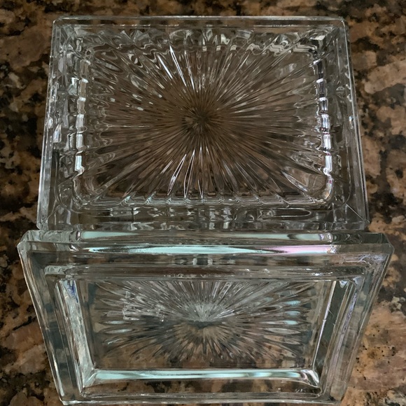 VINTAGE DIAMOND CUT GLASSWARE WITH LID - Picture 10 of 10